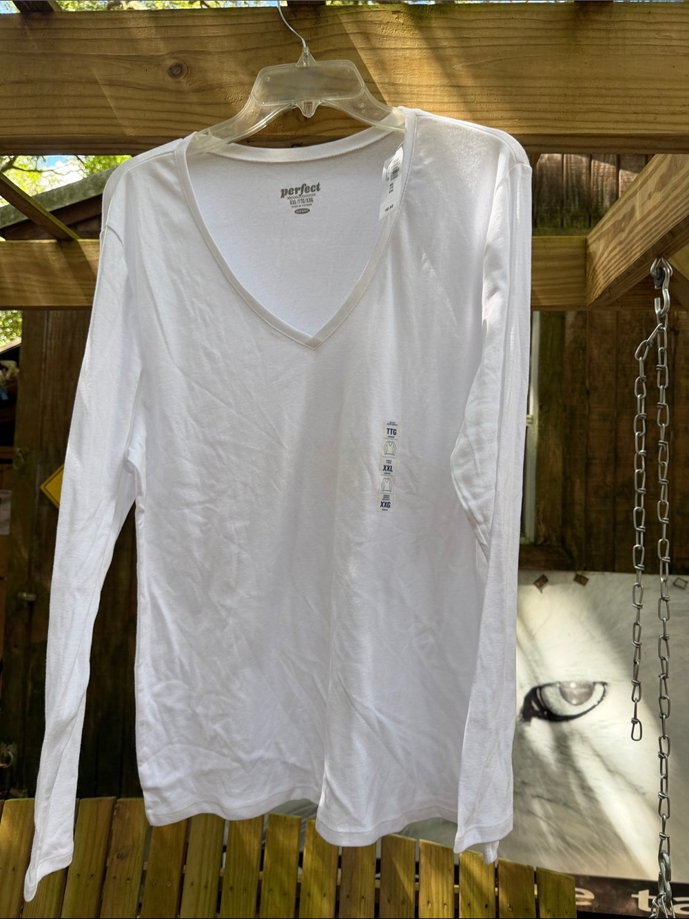 Old Navy White Long Sleeve V-Neck Tee nwt